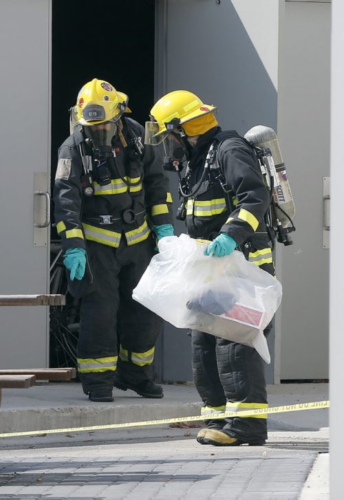 Wpg Fire and police investigate a package left in a bike storage building behind the  UofM Visitor Centre this afternoon  around 2:30pm KEN GIGLIOTTI / Aug 27 2013 / WINNIPEG FREE PRESS