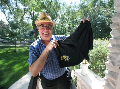Sid Chapnick founder of Kick Butt for Colorectal Cancer, a run/walk that raises money for its cause, is looking forward to the upcoming fundraiser at Kildonan Park Sept 7, 2013.  Sid poses outside his home for photos. August  31,, 2013 Ruth Bonneville Winnipeg Free Press