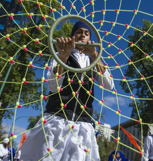 130901 Winnipeg - DAVID LIPNOWSKI / WINNIPEG FREE PRESS (September 01, 2013) Thousands of Sikh people participated in the annual Nagar Kirtan celebration which included a religious parade that finished at Memorial Park Sunday afternoon.