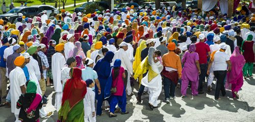 130901 Winnipeg - DAVID LIPNOWSKI / WINNIPEG FREE PRESS (September 01, 2013) Thousands of Sikh people participated in the annual Nagar Kirtan celebration which included a religious parade that finished at Memorial Park Sunday afternoon.