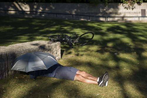 130901 Winnipeg - DAVID LIPNOWSKI / WINNIPEG FREE PRESS (September 01, 2013)  A man gets some reprieve from the sun at The Forks Sunday afternoon.