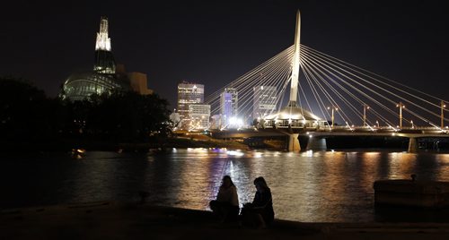 September 3, 2013 - 130903  -  A couple sits beside Winnipeg's Red River Tuesday September 9, 2013.  John Woods / Winnipeg Free Press