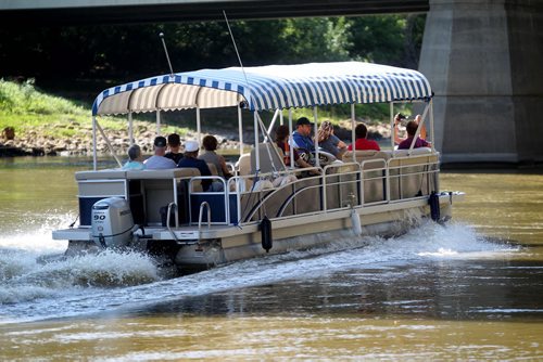 The Water Bus at the Forks takes off from its dock on the Assinitboine River heading west with a boat load full of people Thursday under beautiful blue skies. Standup feature photo. Sept 05,, 2013 Ruth Bonneville Winnipeg Free Press