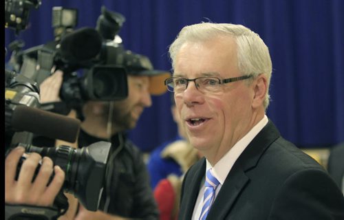 Premier Greg Selinger in École Assiniboine School Tuesday morning for the announcement the province will continue to reduce kindergarten to grade 3 class sizes.     Nick Martin story Wayne Glowacki / WinnipegFree Press Sept. 10  2013