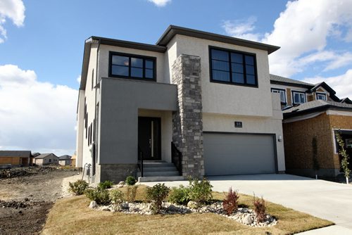 New Home 48 Dennis Lindsay Road in Bridgewood Estates 130911 - September 11, 2013 Mike Deal / Winnipeg Free Press