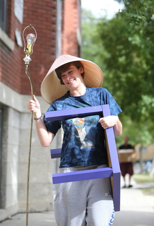 University of Winnipeg student Lise Bourbonniere moves furniture into her new apartment on Balmoral St. in West Broadway in Winnipeg, Man., on Sat., Sept. 14, 2013. Photo by Jason Halstead/For the Winnipeg Free Press