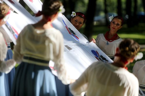 The Selo Ukrainian Dancers from Anola, Mb, rehearse prior to a performance at Rainbow Stage during a free festival, Sunday, September 15, 2013. (TREVOR HAGAN/WINNIPEG FREE PRESS)