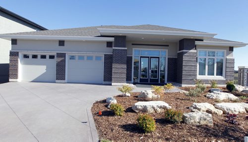 HOMES - 192 Lake Bend Road in Bridgwater Lakes. BORIS MINKEVICH / WINNIPEG FREE PRESS. Sept. 16, 2013