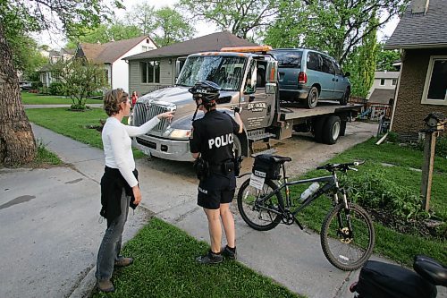 BORIS MINKEVICH / WINNIPEG FREE PRESS  070520 The owner of the house where a stolen van ended up on Linden talks to bicycle police as the tow truck removes the car.