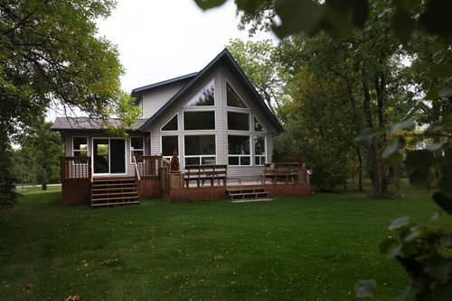View of a  beautiful rental home  on Lake Winnipeg  near Misty Lake lodge that  was offered to Edee O'Meara and her family to live in but with anticipated consequences.   See Alex Paul story on Lake St. Martin evacuee.  Sept  18,, 2013 Ruth Bonneville Winnipeg Free Press