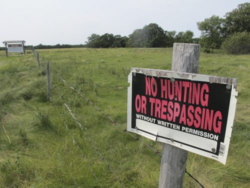Sourisford 2 and 3: What remains of the linear mounds has long ago been disturbed by potsherd hunters and archeologists, but remains behind barbed wire. BARTLEY KIVES / WINNIPEG FREE PRESS