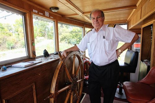 The Paddlewheel Queen cruised the Red River for the last time this year. Captain Steve Hawchuk on the bridge before setting off. 130922 September 22, 2013 MIKE DEAL / WINNIPEG FREE PRESS