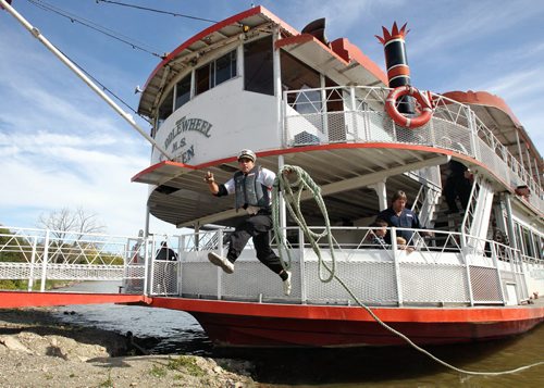Joshua Starchuk the main deck hand, unties the lines as the Paddlewheel Queen gets ready to cruise the Red River for the last time this year. 130922 September 22, 2013 MIKE DEAL / WINNIPEG FREE PRESS