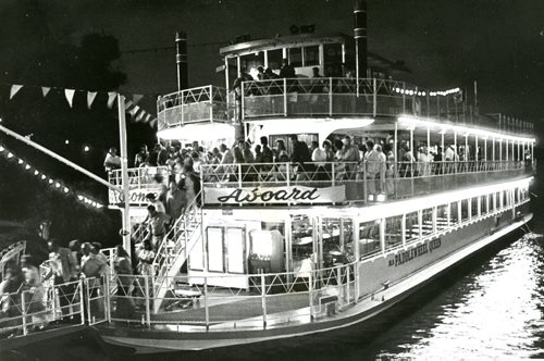 Paddlewheel Queen night cruise - July 27, 1976.  (Paul Deleske/Winnipeg Free Press)