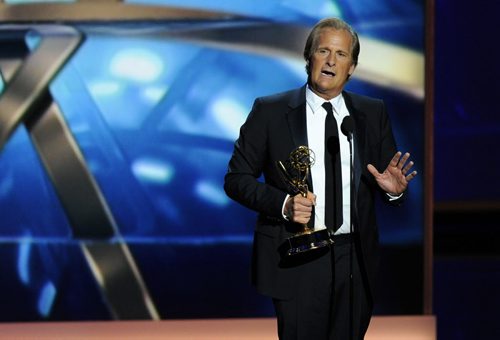 Jeff Daniels accepts the award for outstanding lead actor in a drama series for his role on ìThe Newsroomî at the 65th Primetime Emmy Awards at Nokia Theatre on Sunday Sept. 22, 2013, in Los Angeles.  (Photo by Chris Pizzello/Invision/AP)