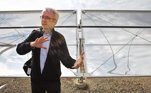 Ken Klassen from Red River College, explains the function and reasons why the Solar Trough test site was developed. Red River College, Manitoba Hydro and the University of Manitoba have partnered together to develop a Solar Trough test site. The Solar Trough concentrates the suns energy to heat a fluid-filled tube. The test site can provide heat for up to 10 homes during the winter and it can produce enough energy to power 5000 LED light bulbs. The partners gathered at the site on the Red River College Notre Dame campus Monday morning to make the partnership official and to show off the Solar Tough.  130923 September 23, 2013 MIKE DEAL / WINNIPEG FREE PRESS