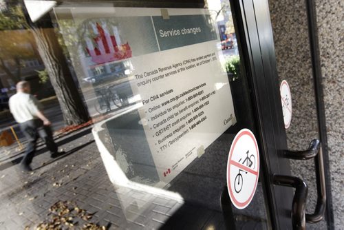 October 1, 2013 - 131001  -  Signage at the Canada Revenue Agency on Broadway says that they will no longer be providing personal counter service from Tuesday, October 1, 2013. (John Woods / WINNIPEG FREE PRESS)