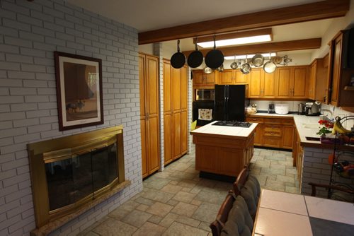 2450 Assiniboine Cres- kitchen-see Todd Lewys story- Oct 01, 2013   (JOE BRYKSA / WINNIPEG FREE PRESS)