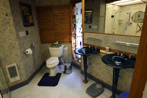 2450 Assiniboine Cres- bathroom ensuite-see Todd Lewys story- Oct 01, 2013   (JOE BRYKSA / WINNIPEG FREE PRESS)