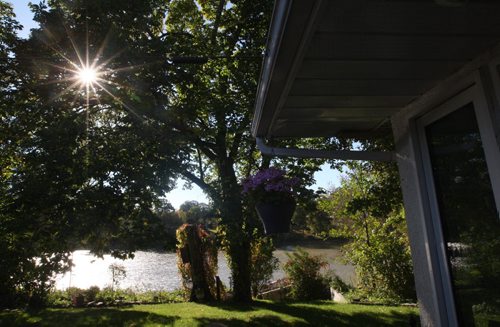 2450 Assiniboine Cres- Outside view of Assiniboine River-see Todd Lewys story- Oct 01, 2013   (JOE BRYKSA / WINNIPEG FREE PRESS)