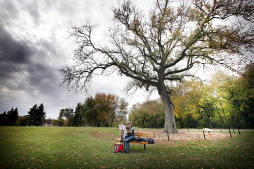 Larry Eby sets up his score under an old oak tree in Assiniboine Park Wednesday afteroon to practice while enjoying the fall weather. STAND UP PHOTO PAGE. October 2, 2013 - (Phil Hossack / Winnipeg Free Press)