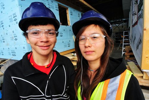 Stephen Bighetty (left) from Brochet, MB and Payton Lundie (right) from Gillam, MB in the Northern Technical Centre at the Frontier Collegiate Institute in Cranberry Portage, Manitoba. 130917 - September 17, 2013 MIKE DEAL / WINNIPEG FREE PRESS