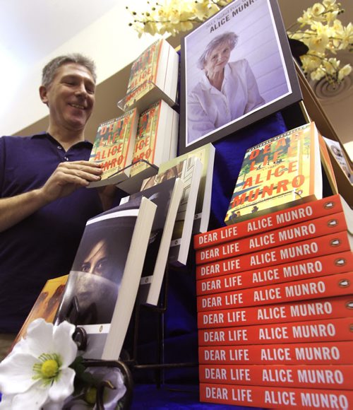 Chris Hall, co-owner of the  McNally Robinson Bookstore in the Grant Park mall with their Alice Munro book display. Adam Wazny story. Wayne Glowacki / Winnipeg Free Press Oct. 10 2013