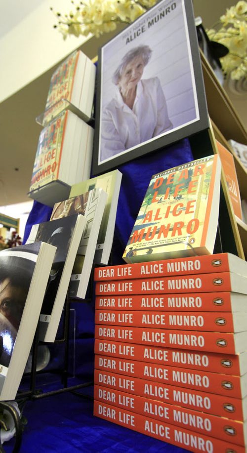 The Alice Munro book display at McNally Robinson Bookstore in Grant Park mall . Adam Wazny story. Wayne Glowacki / Winnipeg Free Press Oct. 10 2013