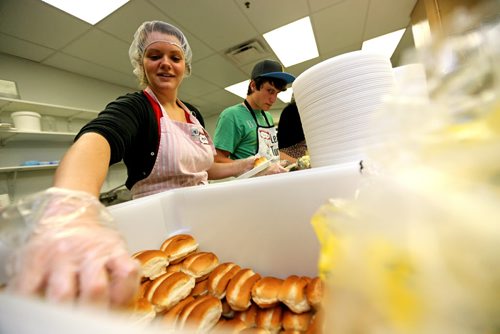 Kayla Proteau from Steinbach, helps serve the Thanksgiving meal at Siloam Mission, Monday, October 14, 2013. (TREVOR HAGAN/WINNIPEG FREE PRESS)