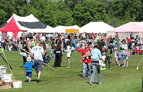BORIS MINKEVICH / WINNIPEG FREE PRESS 070527 The 21st Annual Teddy Bears' Picnic at Assiniboine Park.