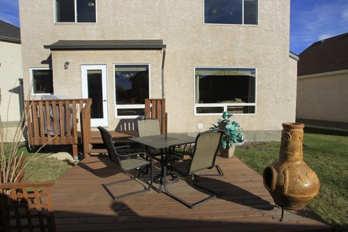 Homes. The back yard of 18-460 Lindenwood Drive West, the  realtor is Shawn Sommers.  Wayne Glowacki / Winnipeg Free Press Oct. 17 2013