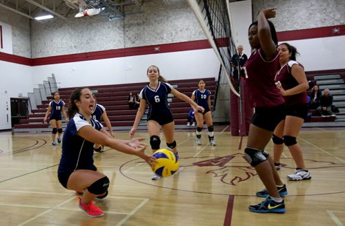 Grant Park Pirates' Courtney Catton (3) can't quite get to the ball in front of DMCI Maroons' Jada Gibbs (21) during the teams junior varsity volleyball Daniel McIntyre, Thursday, October 17, 2013. (TREVOR HAGAN/WINNIPEG FREE PRESS)