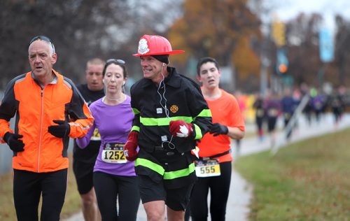 Participants in the 2nd annual WFPS  (Winnipeg Fire and Paramedic Service) half marathon, 10k, 5k event make their way down the home stretch along Shaftesbury Blvd toward the finish line at CMU Saturday morning to raise money for the Heart and Stroke Foundation. Standup photo  Oct   19,, 2013 Ruth Bonneville Winnipeg Free Press
