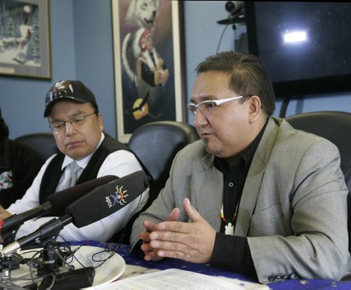 At right, MKO Grand Chief David Harper and Manto Sipi Cree Nation Chief Michael Yellowback at a new conference Monday regarding  comments described as bullying and racial discrimination  towards  a First Nations mother. Monday. Alex Paul story   Wayne Glowacki / Winnipeg Free Press Oct. 21 2013