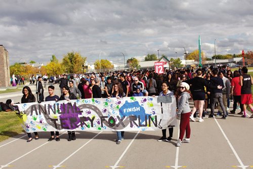 Canstar Community News After having to reschedule due to poor weather, Maples Collegiate high school held its Terry Fox on Thursday, Oct. 3. (JORDAN THOMPSON)