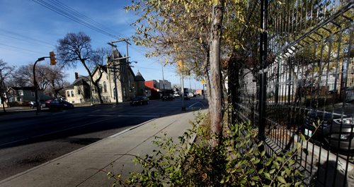 Street Tales - Logan Ave at Ellen Street.  October 29 2013 Ruth Bonneville / Winnipeg Free Press