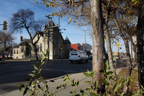 Street Tales - Logan Ave at Ellen Street.  October 29 2013 Ruth Bonneville / Winnipeg Free Press