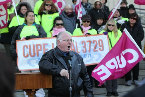 National Cupe president Paul Moist  speaks at rally for Long-Term Care Workers held at the Manitoba Legislature over the lunch hour on Tuesday. October 29 2013 Ruth Bonneville / Winnipeg Free Press