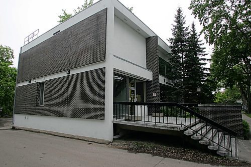 BORIS MINKEVICH / WINNIPEG FREE PRESS  070530 Gord Sinclair writes about a building at 300 Assiniboine Ave. It's a city building that is in the story.