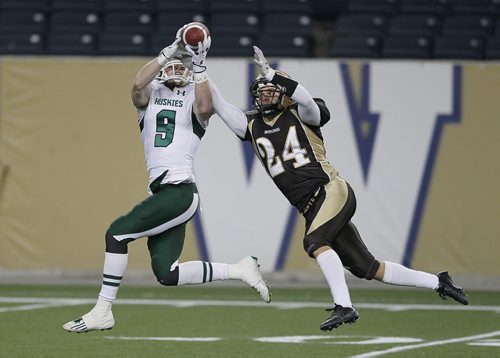 November 1, 2013 - 131101  - Saskatchewan Huskies' Mitch Stevens (9) snags the pass and runs it in for a touch down against Cam Teschuk (24) and the Manitoba Bisons in the second half of the Canada West Semi-Final in Winnipeg Friday, November 1, 2013. John Woods / Winnipeg Free Press