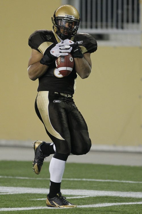 November 1, 2013 - 131101  - Manitoba Bisons' Nic Demski (9) hangs on to the pass for the touchdown against the Saskatchewan Huskies in the second half of the Canada West Semi-Final in Winnipeg Friday, November 1, 2013. John Woods / Winnipeg Free Press