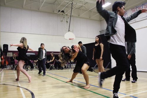 Canstar Community News Kildonan East Collegiate's dance troupe performs a contemporary/lyrical piece to Coldplay's "Atlas" during the high school's Remembrance Day ceremony Thursday morning. (JORDAN THOMPSON)