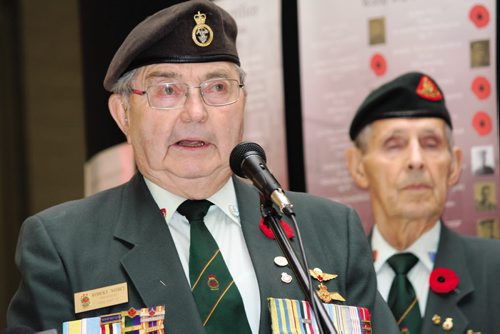 Canstar Community News Korean War veteran Bob Nisbet speaks to those in attendance at Kildonan Place Mall's launch of its Remembrance Day display. (JORDAN THOMPSON)