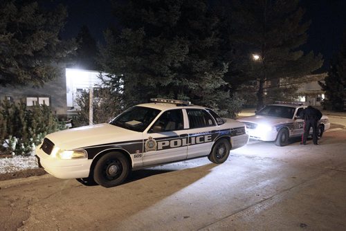 November 12, 2013 - 131112  -  Police investigate at 39 West Avenue in St James Tuesday, November 12, 2013. John Woods / Winnipeg Free Press