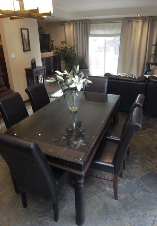 Homes.  The dining area  in Unit 1 (main floor) , 885 Dorchester Avenue in Crescentwood, the realtor is Jeff Brown.  Todd Lewys story   Wayne Glowacki / Winnipeg Free Press Nov. 13. 2013