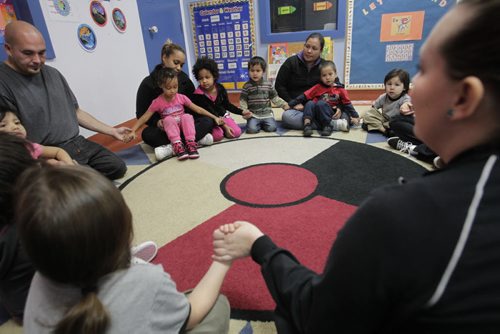 Children and parents in the Little Red Spirit Aboriginal Head Start Program at 185 Young St. Mary Agnes Welch story   Wayne Glowacki / Winnipeg Free Press Nov. 14. 2013