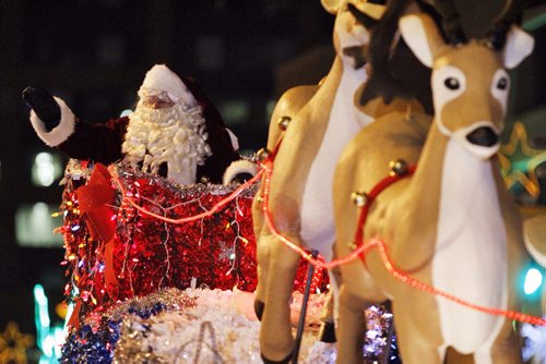 Santa Claus parade, Saturday, November 16, 2013. (TREVOR HAGAN/WINNIPEG FREE PRESS)