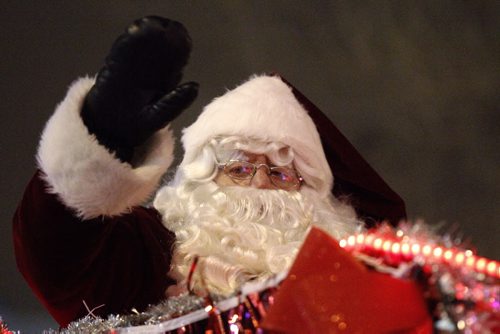 Santa Claus parade, Saturday, November 16, 2013. (TREVOR HAGAN/WINNIPEG FREE PRESS)