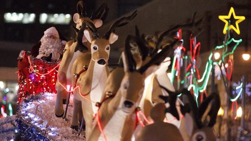 Santa Claus parade, Saturday, November 16, 2013. (TREVOR HAGAN/WINNIPEG FREE PRESS)