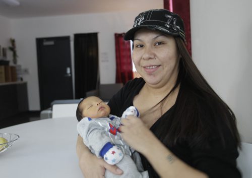 Stephanie Fiddler with her two week old son T.J. in the North End Women's Centre . For Elizabeth Fraser  United Way Campaign story.   Wayne Glowacki / Winnipeg Free Press Nov. 20. 2013